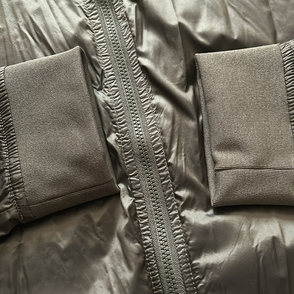 Women’s The north face jacket - Picture 5 of 9